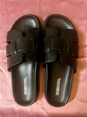 Women’s black slide sandals size 7 – fit like size 8